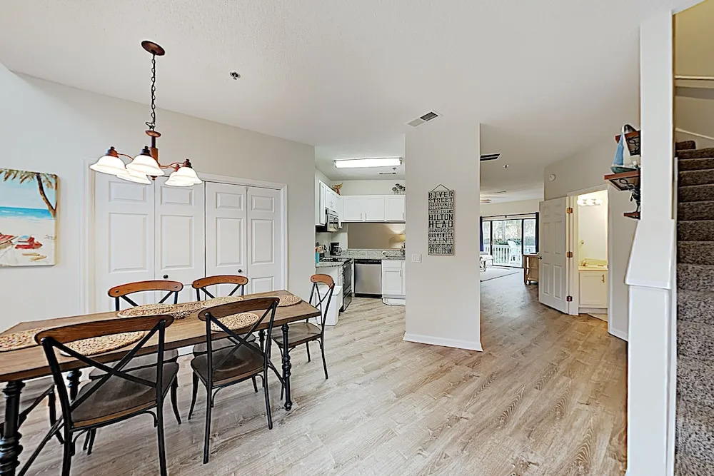 New Listing! All-Suite W/ 3 Pools - Walk To Beach! Townhouse