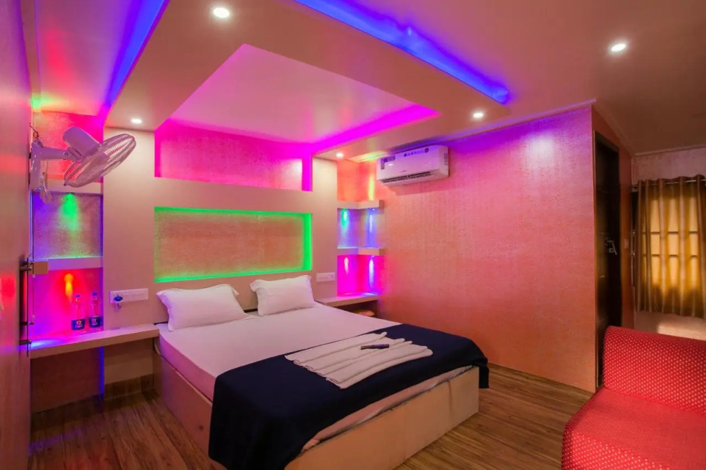 Harmony Houseboats