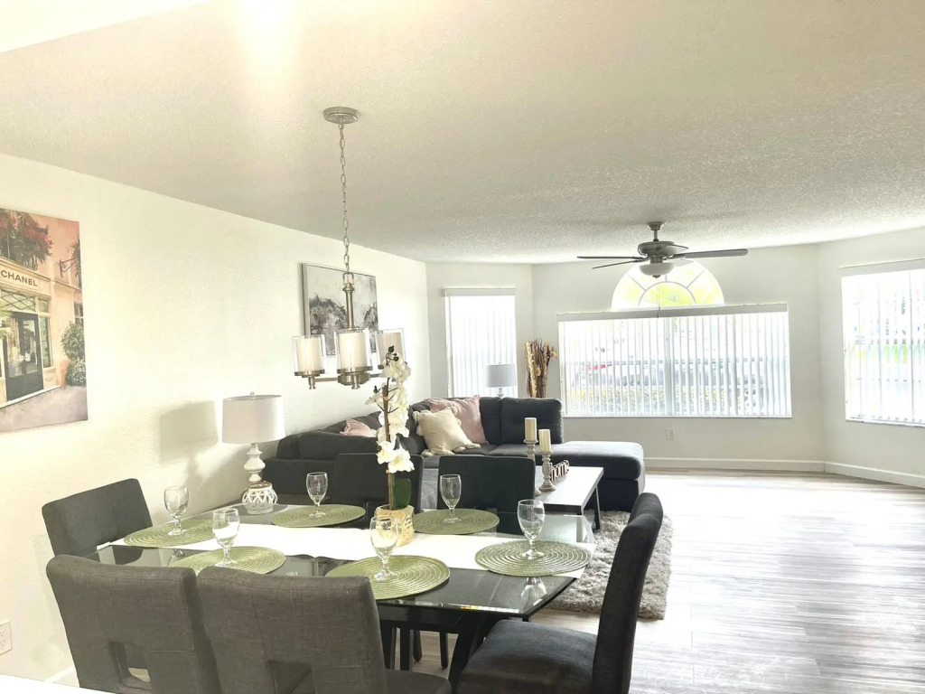 Grand Family 3BD Condo Apartment Near Disney Parks 5