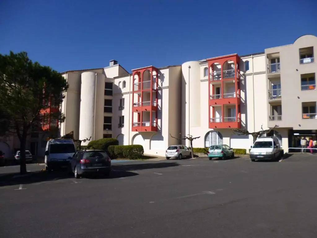 studio 23m² avec lit fixe en 140 et canapé clicclac