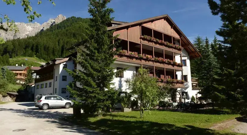 Hotel Casa Alpina - Alpin Haus