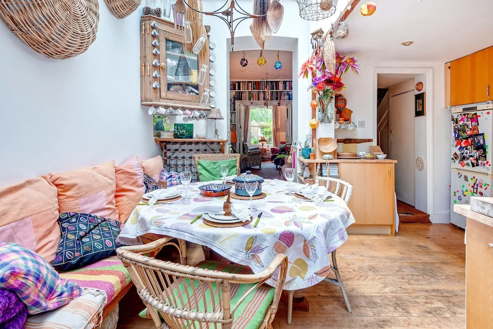 Enchanting Hammersmith Home Close to Shepherds Bush by Underthedoormat