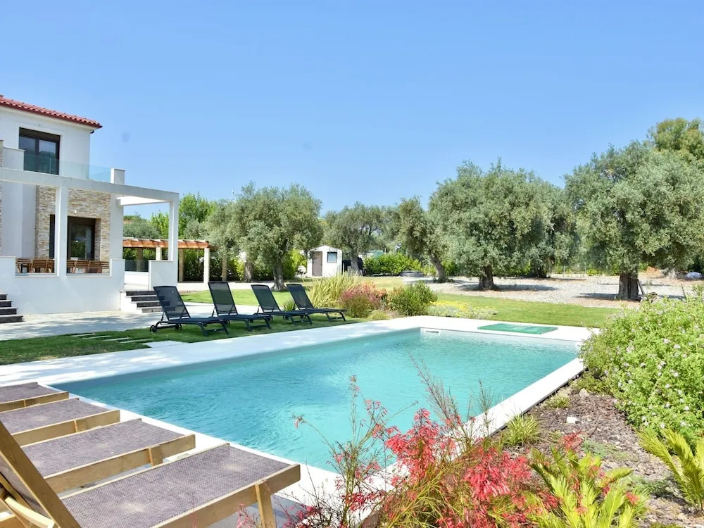 Luxury Rental Villa for 14 People