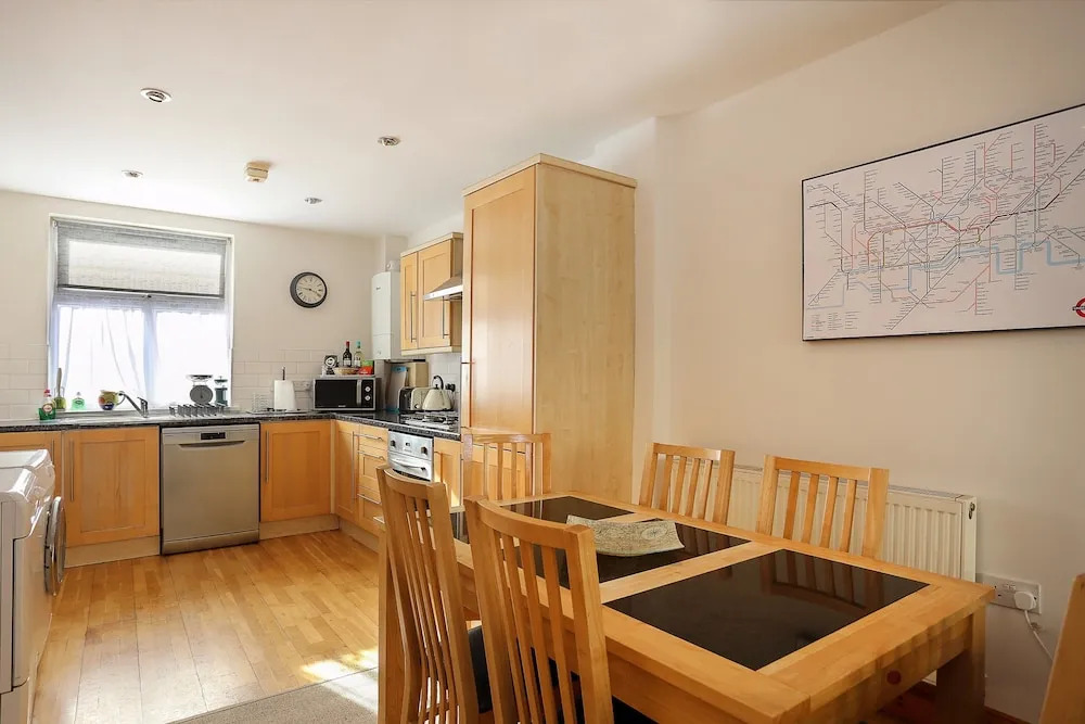 Spacious 4 Bedroom Home in East London