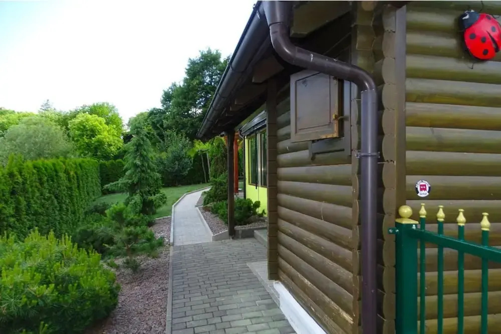 Ladybug House Nature Retreat w/ Jacuzzi - Happy Rentals