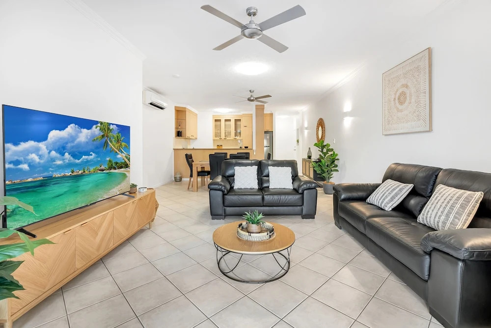 Spacious 3-beds w Direct Access to Pool