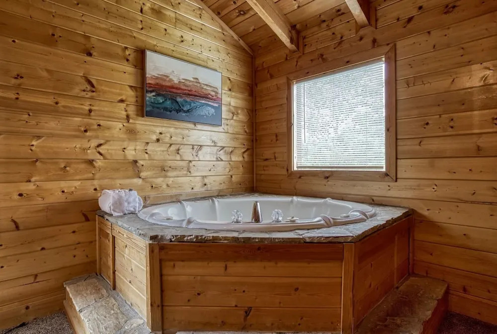 Ern813 - Heavenly View- Great Location! Close To All The Action! 6 Bedroom Cabin by RedAwning