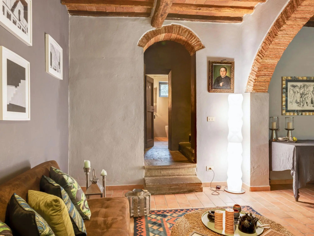 Lovely Villa in Molina di Quosa with Private Swimming Pool