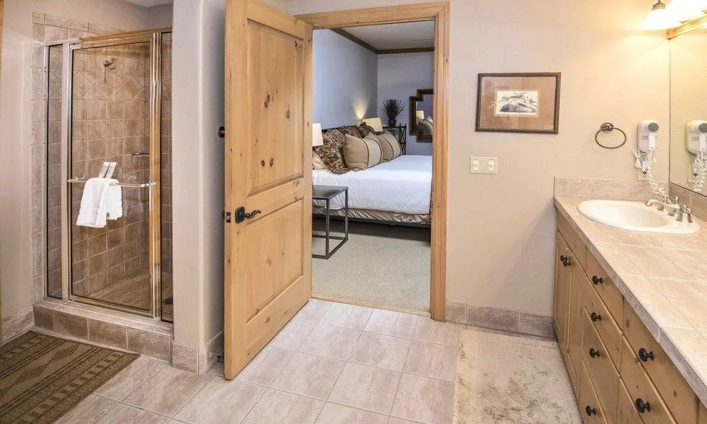 Alpine Club 2 Bedroom Condo by RedAwning