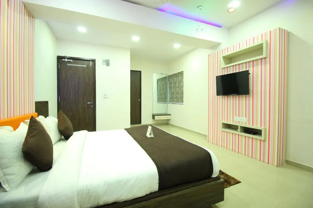 Hotel Meet Palace By OYO Rooms