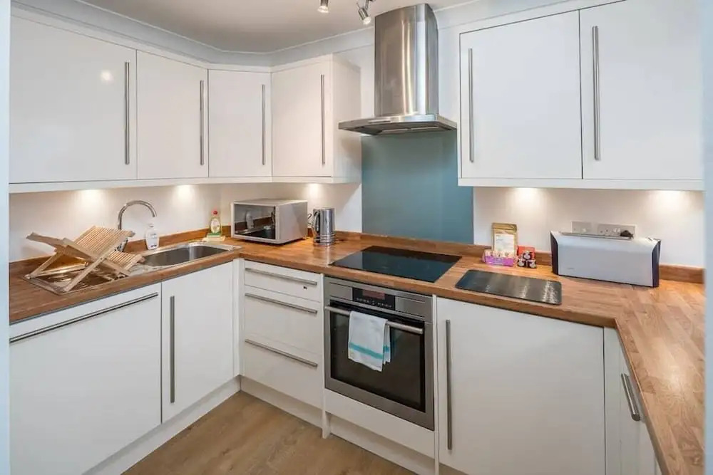 Spacious 2 bed Sleeps 5 With Parking nr Chelsea