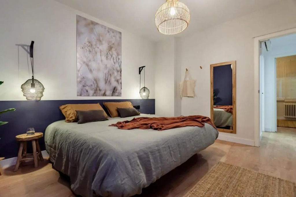 Central and Captivating 4 Bedroom by Placa Catalunya