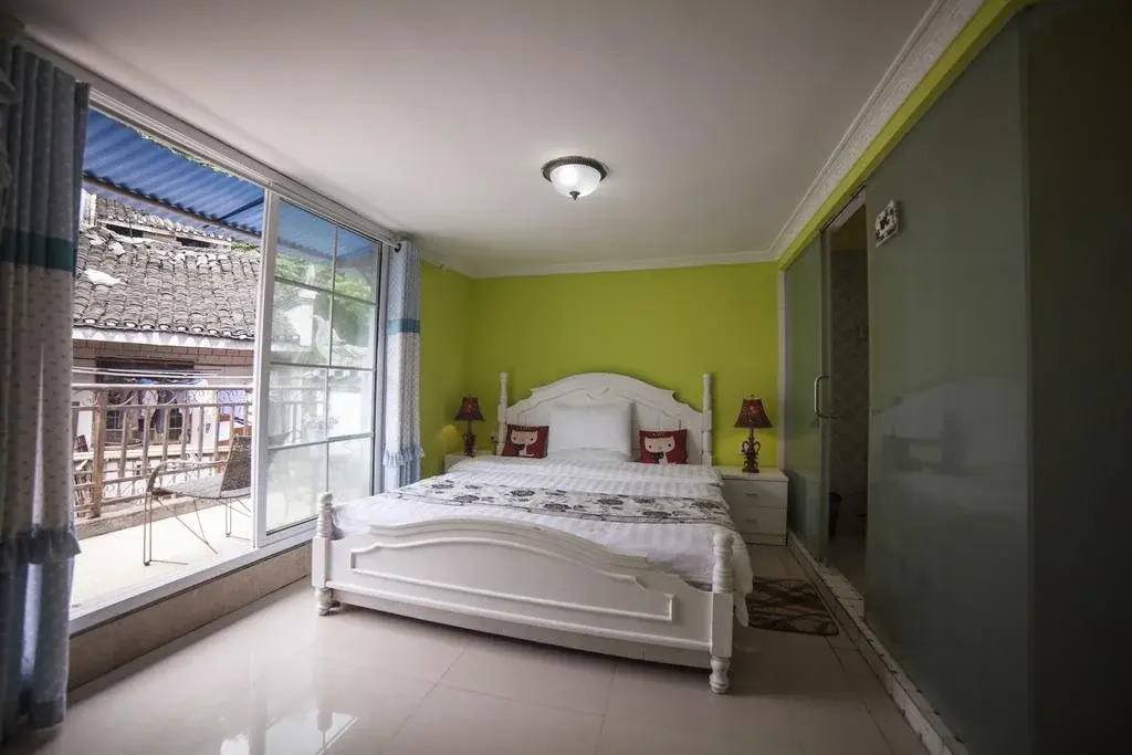 Fenghuang Slowly Time Inn