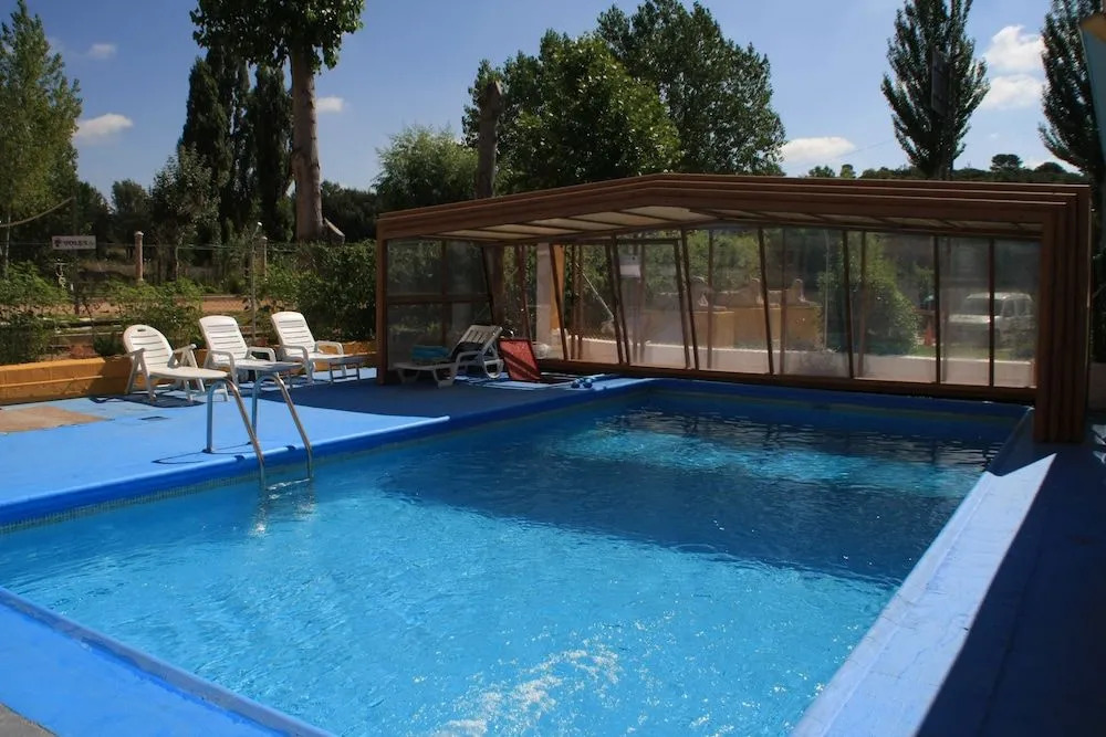 Isis de Cuenca Alojamiento Superior especial para Moteros con Piscina