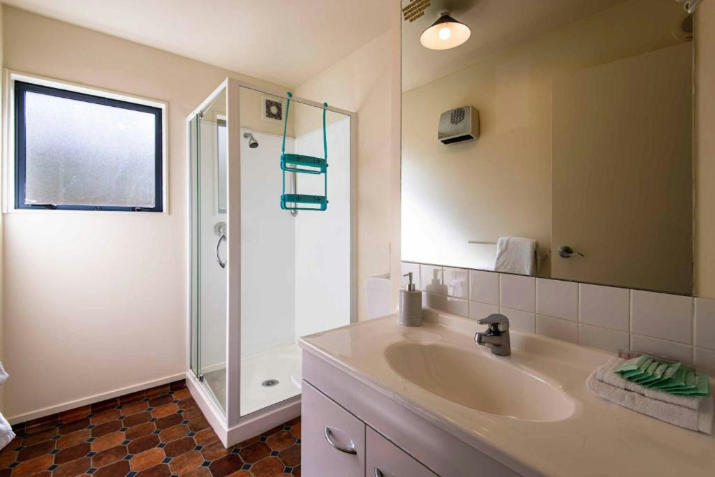 298 Westside Motor Lodge