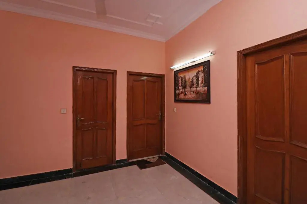 The Rock Residency by OYO Rooms