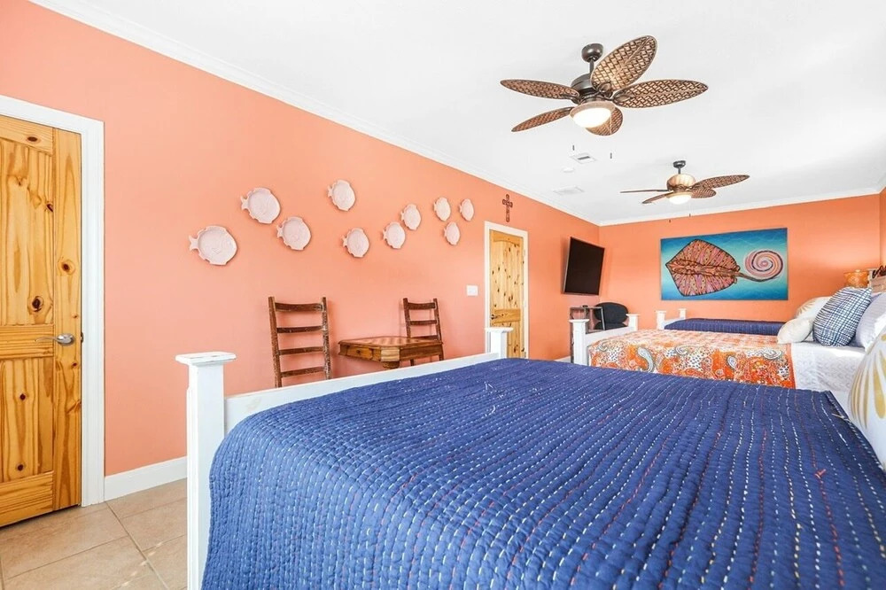 Lazy Days 4 Bedroom Home by Redawning