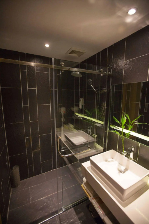IBIS Leshan City Center Hotel