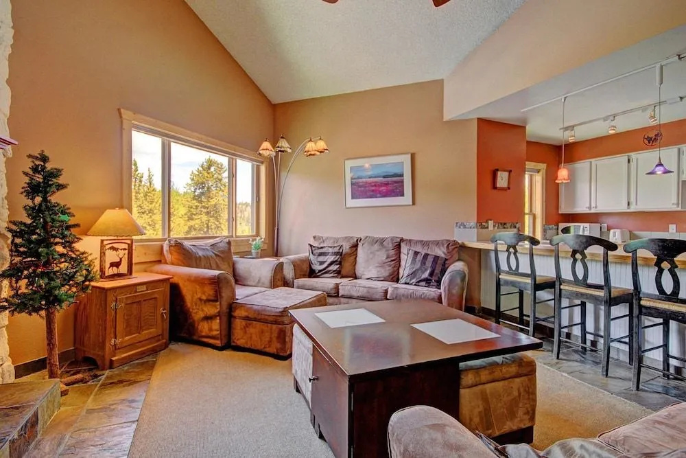 Sawmill 316 2 Br condo by RedAwning