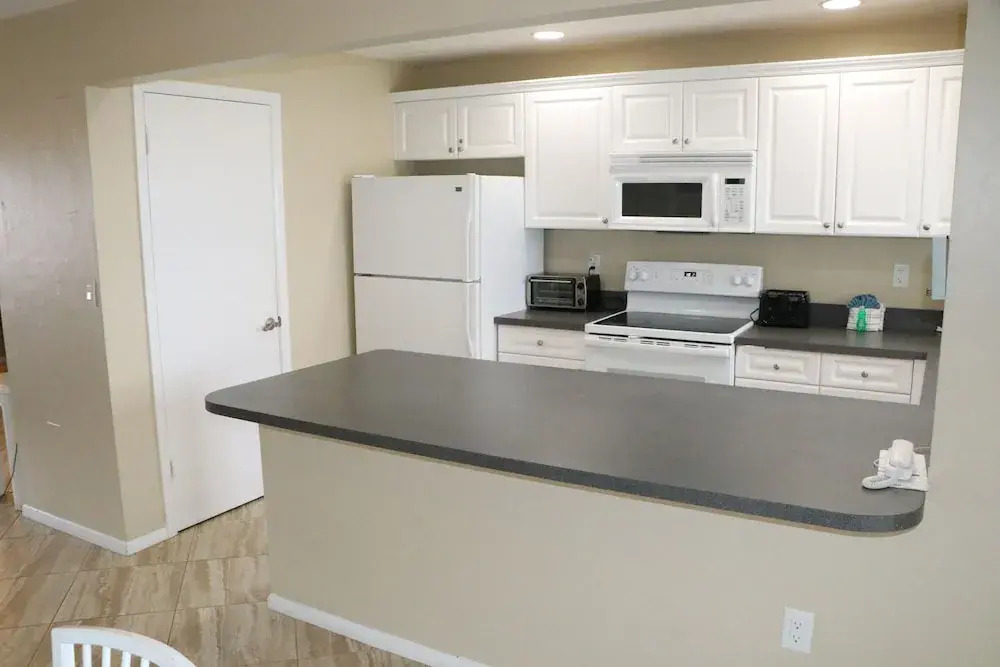 Jamaica Royale - 704 - 2 Br Condo