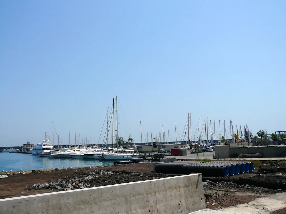 House With 3 Bedrooms in Riposto, With Wonderful sea View and Enclosed