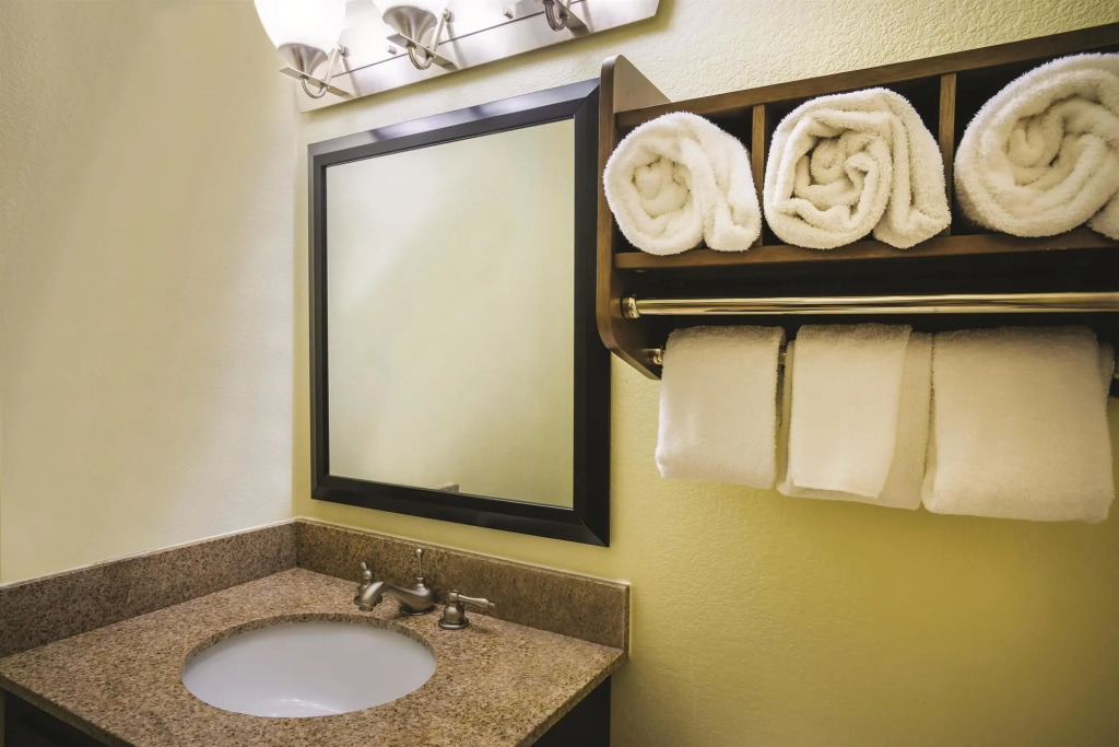 Garner Hotel Glen Burnie BWI Airport Area by IHG