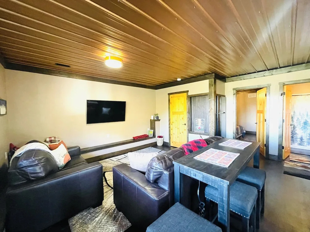 Eldondale -- 22-zone3272 4 Bedroom Home by RedAwning