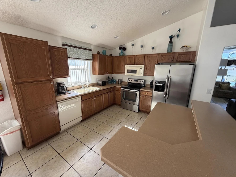 Daisy's Den - Five Bedroom Home