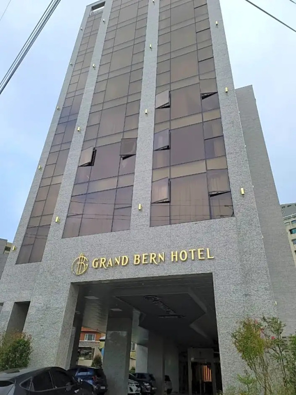 Yeongdo Grandbern Hotel