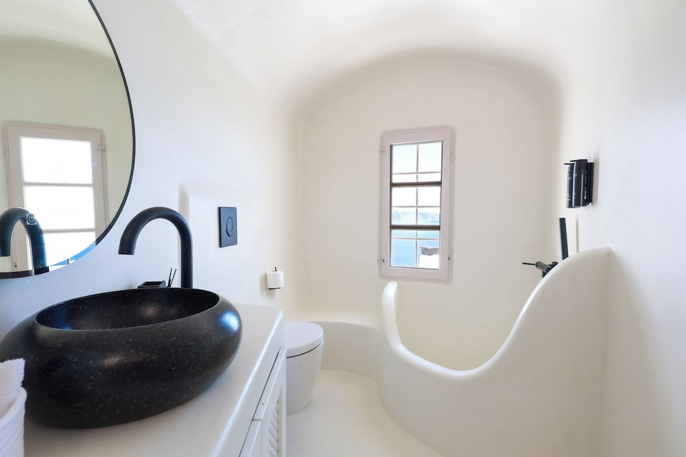 You and Me Suites Oia