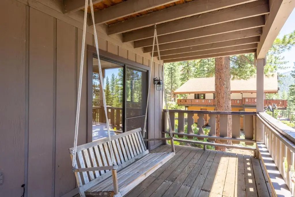 Golden Mountain Retreat by AvantStay
