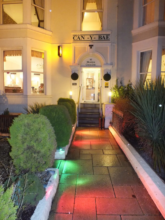 Can-Y-Bae Hotel