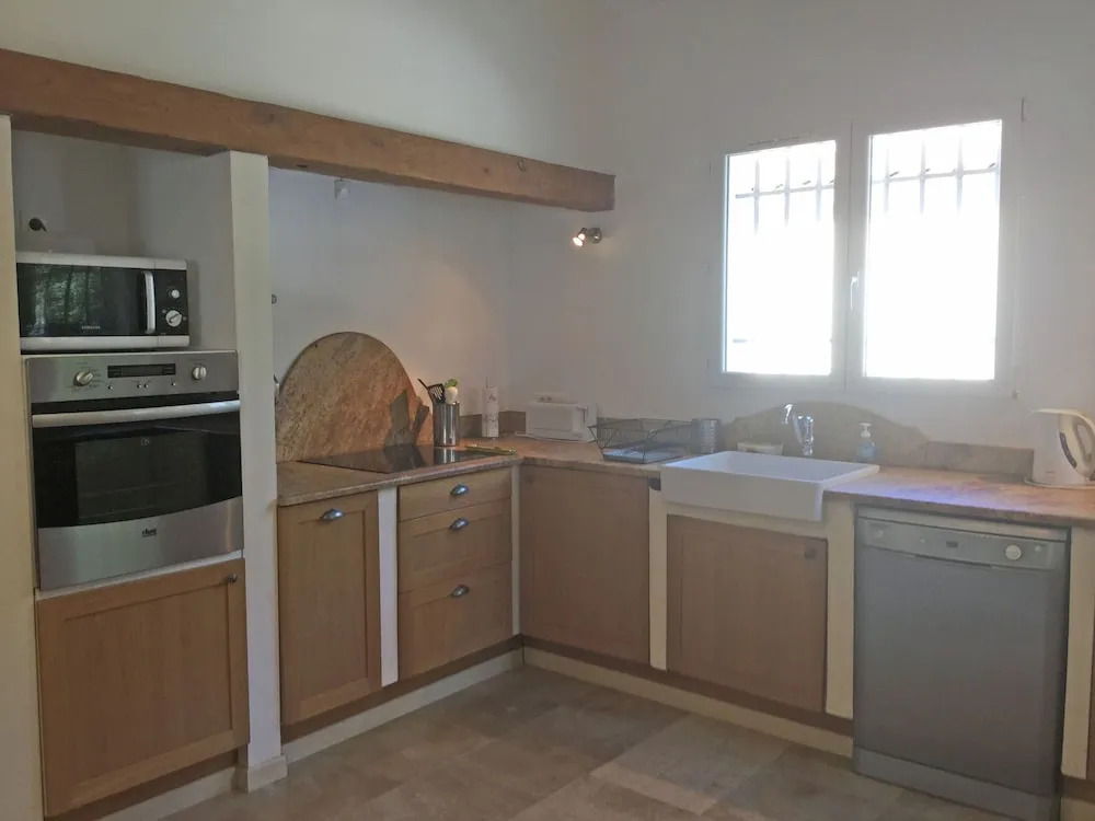 Inviting Villa in Saumane-de-vaucluse With Swimming Pool