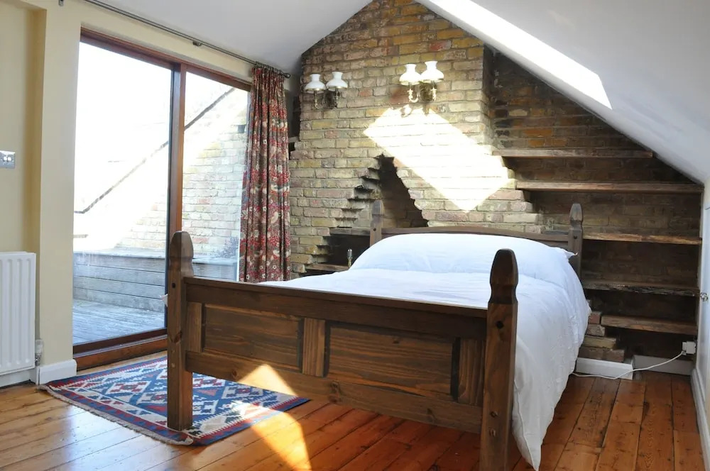 3 Bedroom Apartment in Clapham North