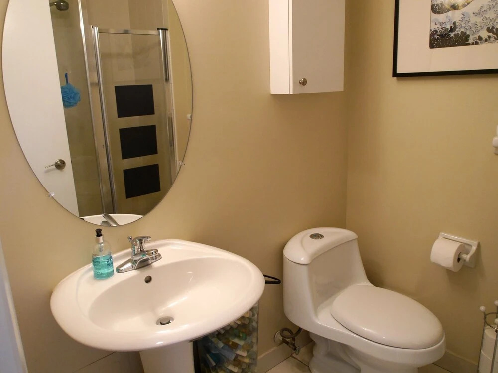 Gorgeous 1BR Condo at Eaton Centre
