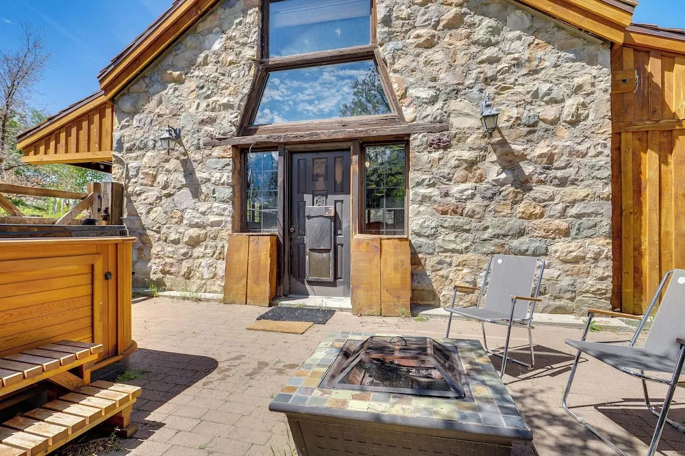Historical Mtn-view Getaway w/ Hot Tub in Sandy
