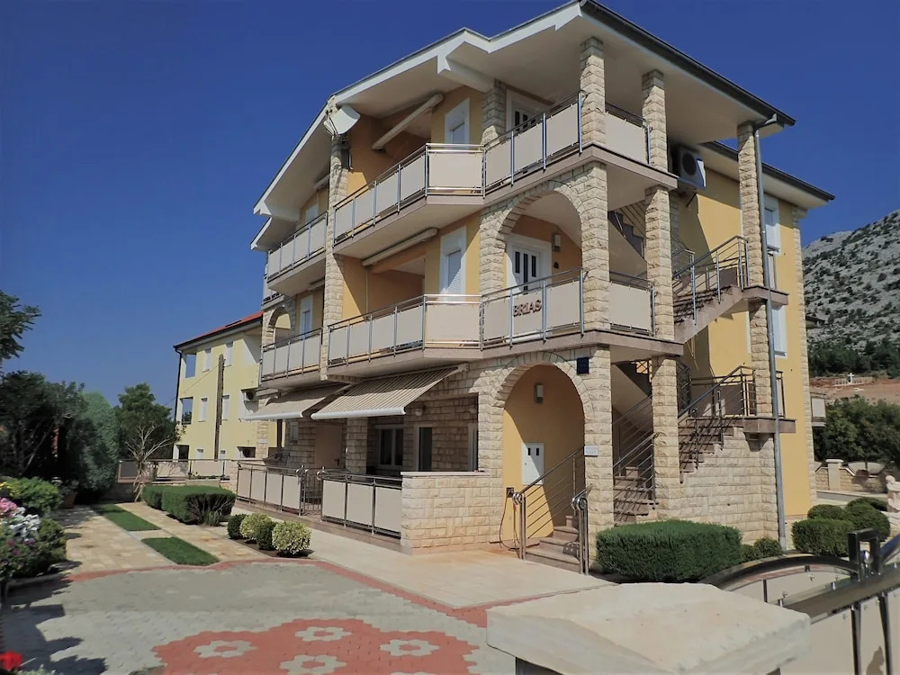 Asja-on Quiet Location and With Beautiful Garden