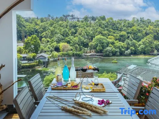 Yunshang Time Lake View Hot Spring Resort Homestay (Heshun Branch)