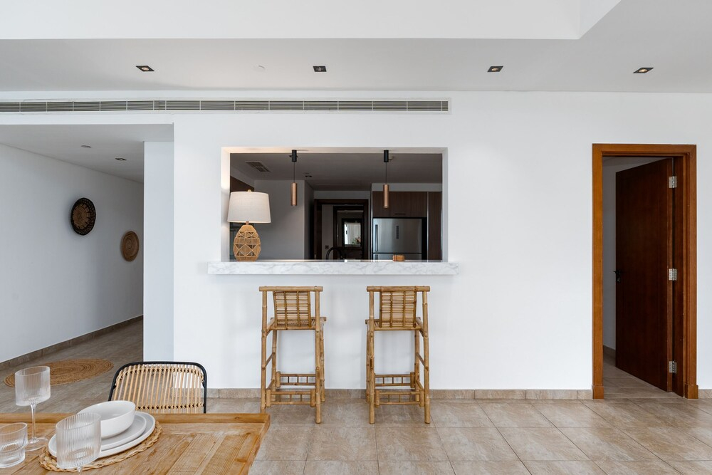 Modern 3BR Maid at the Palm w Pool and Gym