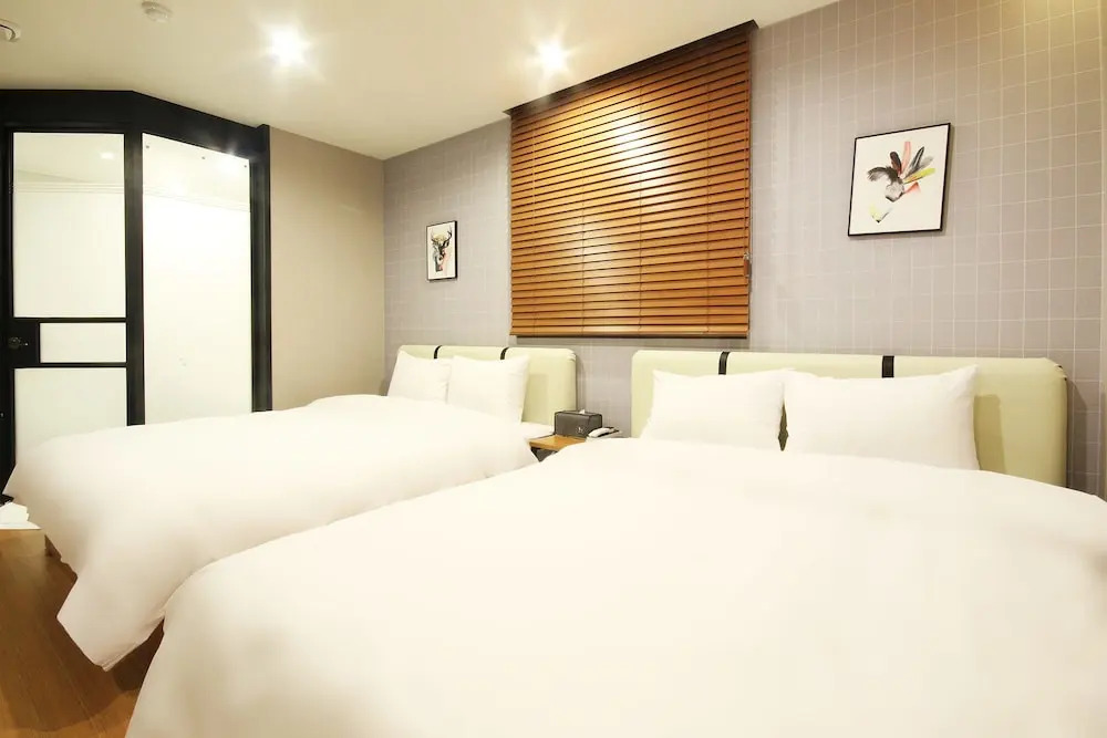 Changwon Myeongseo-Dong No. 25 Hotel Convention Branch