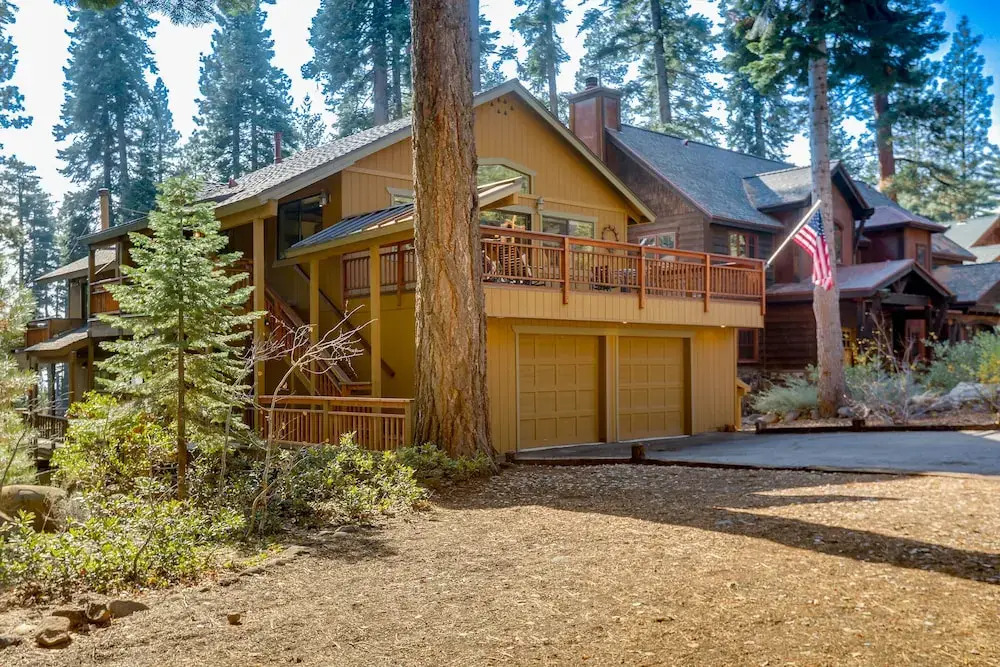 Spacious Tahoe Vista Cabin: Hot Tub, Walk to Beach