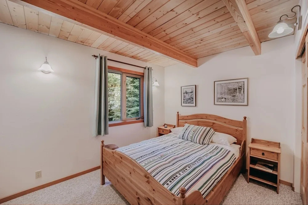 75sl - Wifi - Bbq - Pets Ok - Sleeps 6 2 Bedroom Home by RedAwning