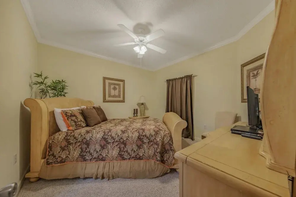 Spacious Condo on the bay Indoor Outdoor Pool