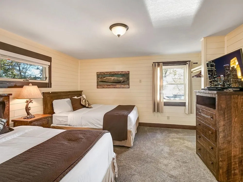 Lost Lake Lodge