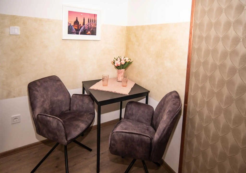 Corvin Palace Residence - 3 sep. BDRM for 6 people