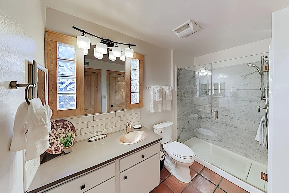Luxurious 2-unit Hideaway At Zona Rosa Downtown 4 Bedroom Condo