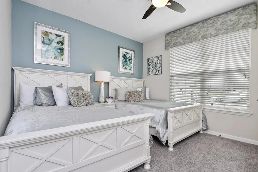 Be Our Guest At 1600cpc 4 Bedroom Townhouse by RedAwning