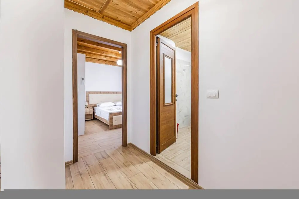 Hillside Apartment Gjirokast r 2BR With Balcony
