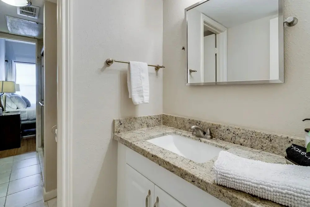 Golf, Swim & Dine! Condo w/ Lake Conroe Access