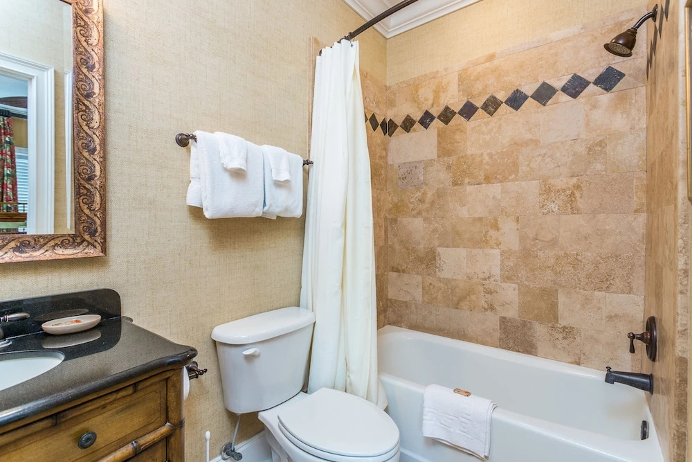 4318 6th Street by Hodnett Cooper